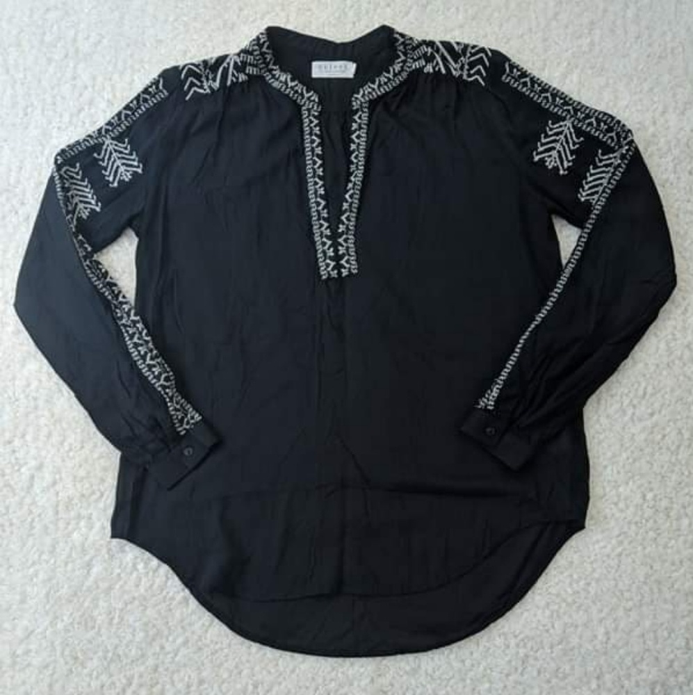 Velvet By Graham & Spencer Embroidered Tunic Top M